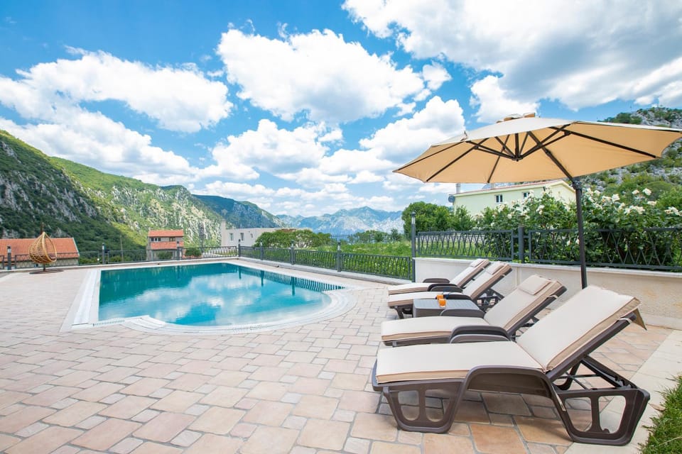 Sunset Rose Apartment in Kotor Municipality