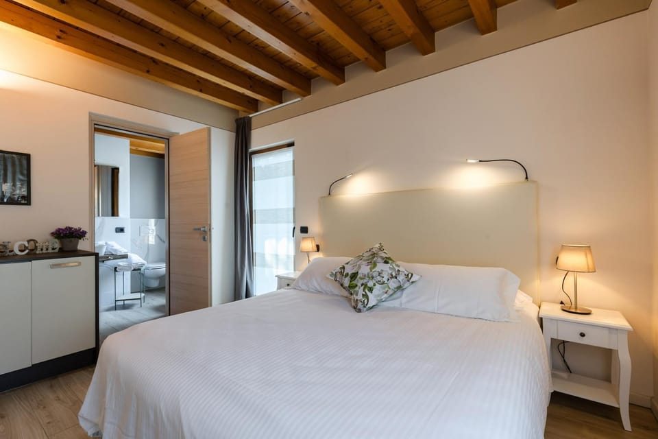 Charming Sirmione Bed and Breakfast in Sirmione