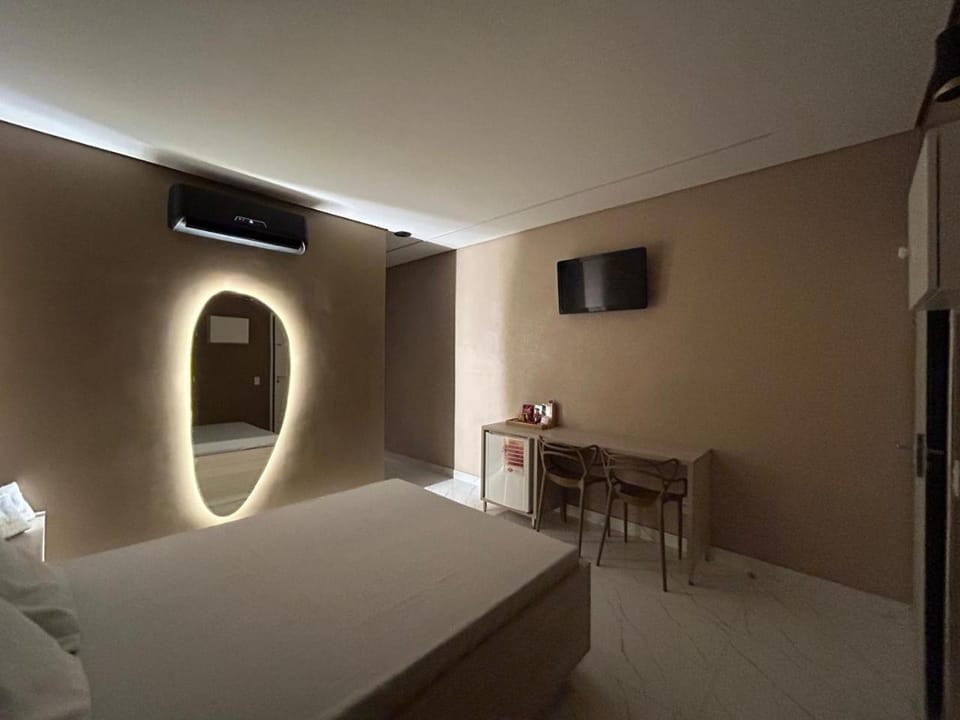 Bed, TV and multimedia, Bedroom