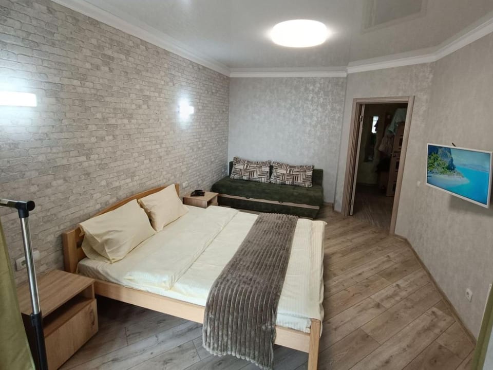 Bed, TV and multimedia, Bedroom
