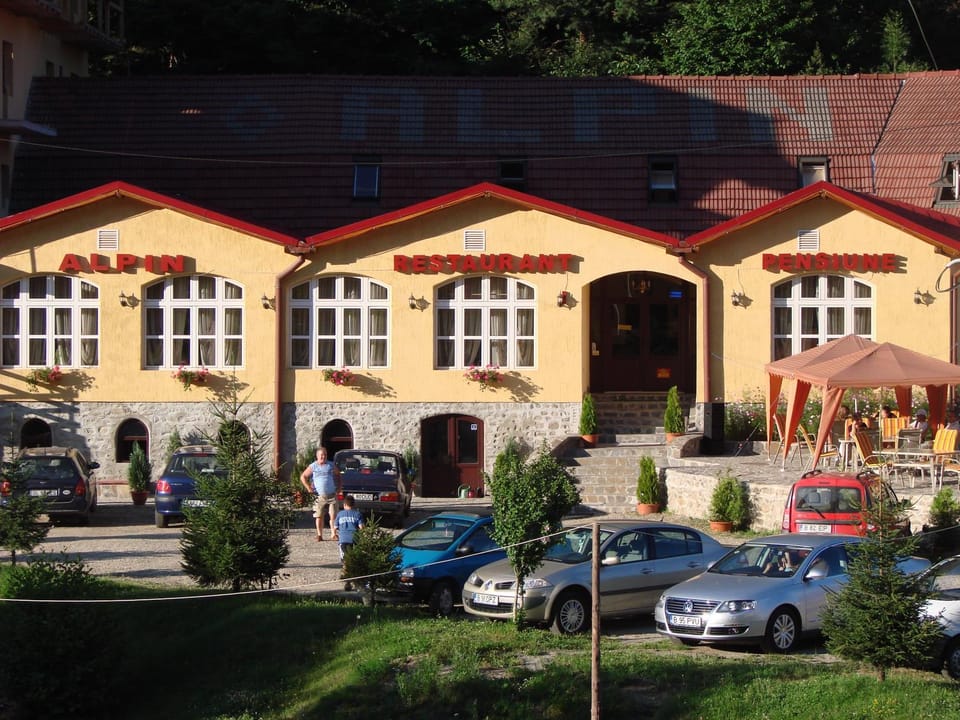Property building, Day, Autumn