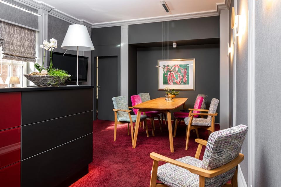 Communal lounge/ TV room, Lobby or reception, Seating area
