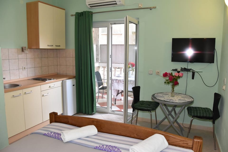 Beachfront - Vali Apartment in Šibenik-Knin County, Croatia