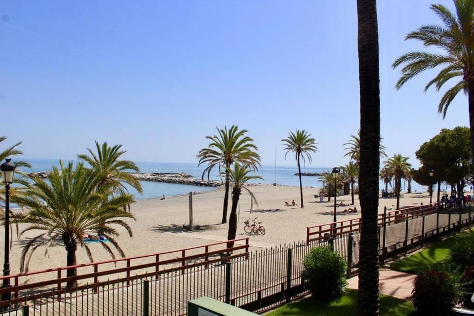 Puerto Banus Luxury Beachfront Apartment D Apartment in Marbella