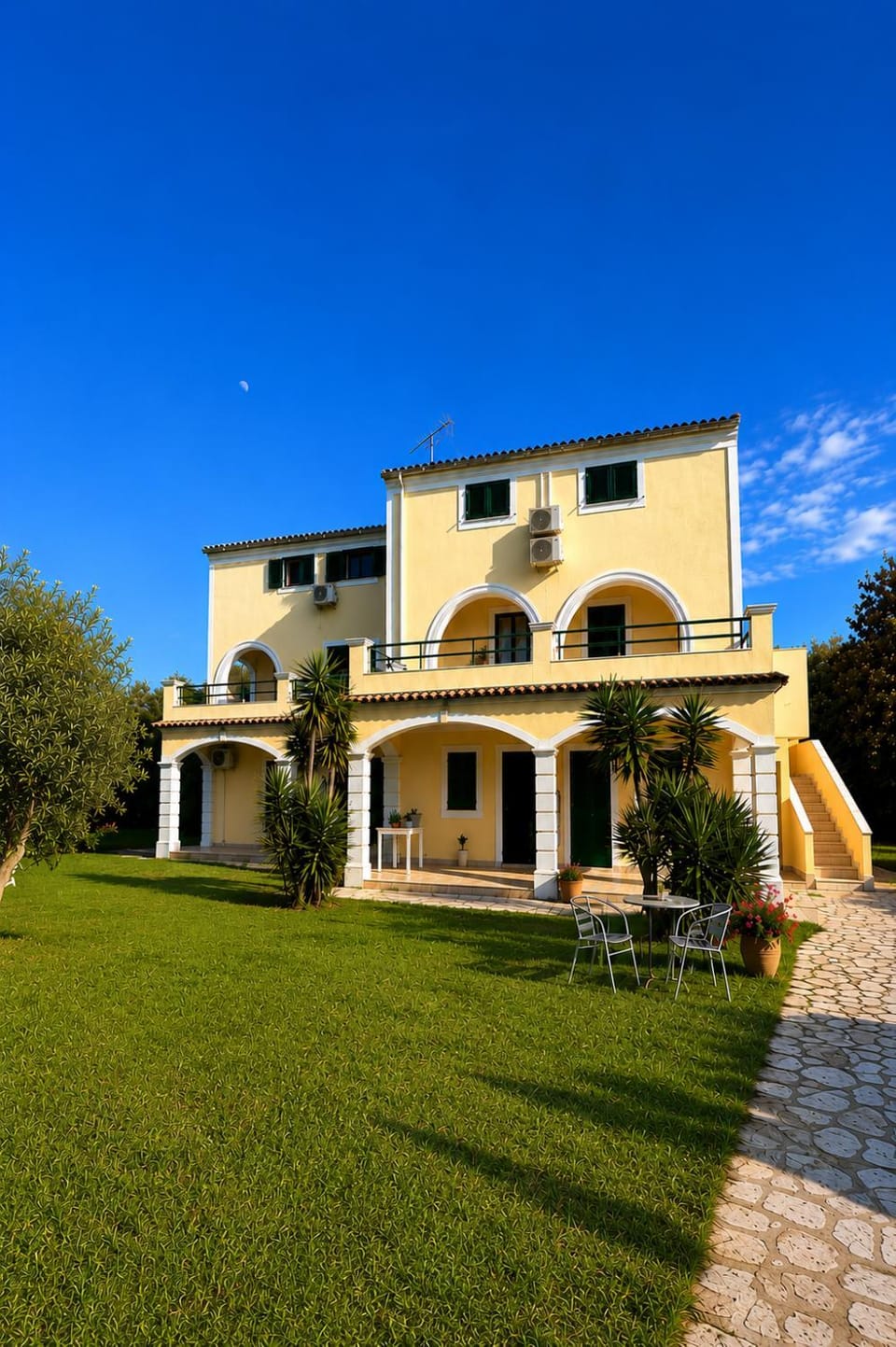 Property building, Day, Garden