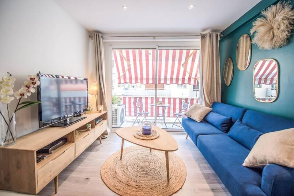 4 couchages Climatisé Direct Plage wifi parking Apartment in Antibes