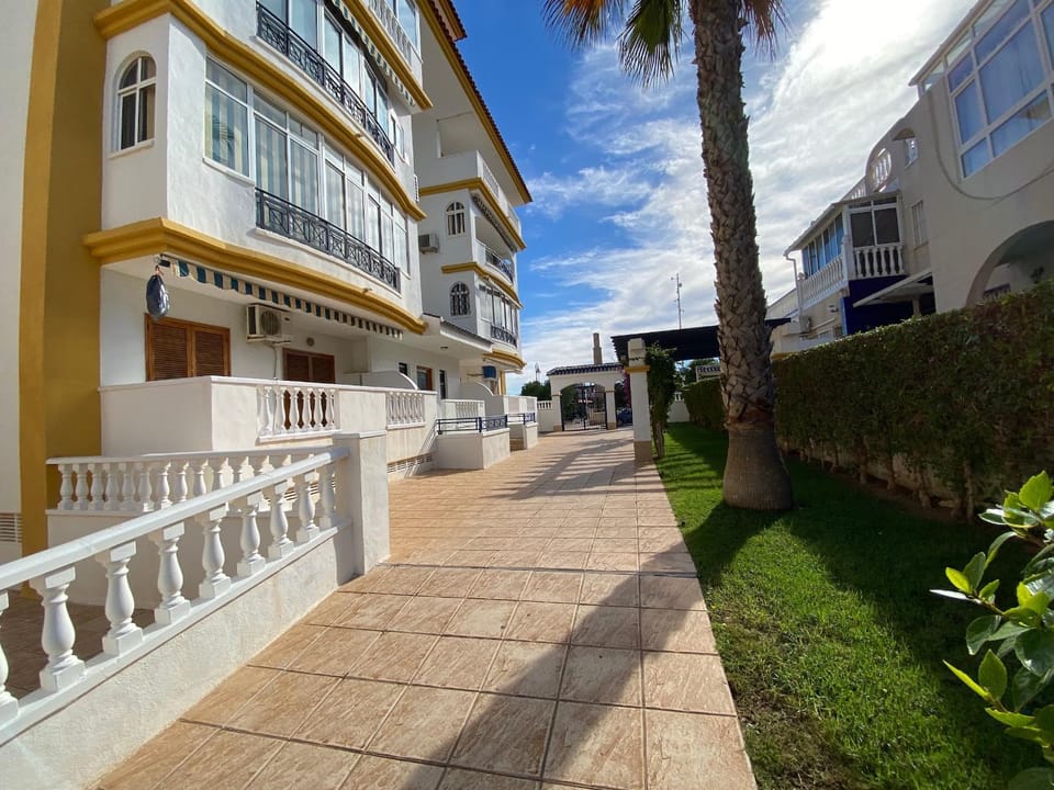 Property building, Day, Neighbourhood