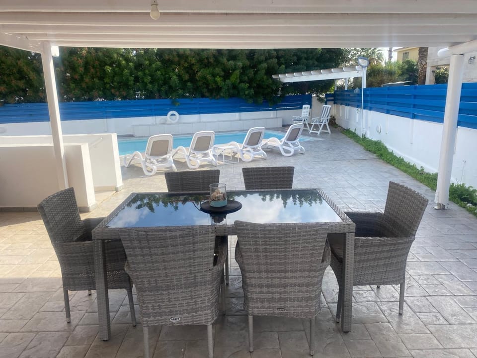 Patio, Pool view, Swimming pool, sunbed