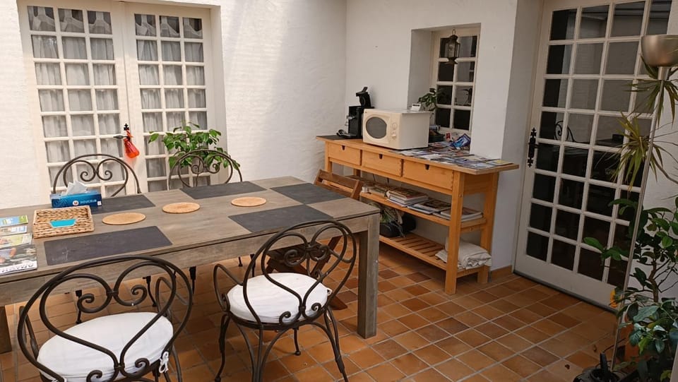 Coffee/tea facilities, Dining area, minibar