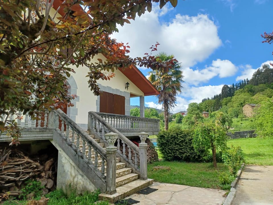 Property building, Facade/entrance, Garden