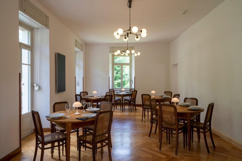 Restaurant/places to eat, Dining area