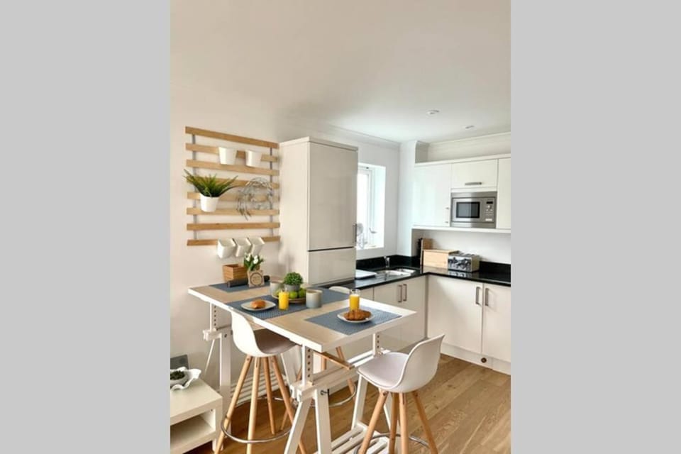 Luna Beach - Luxury Carbis Bay Apartment + Parking Apartment in England