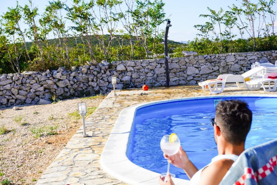 Swimming pool, Swimming pool