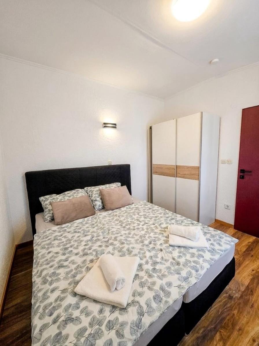 Bed, Photo of the whole room, Bedroom, towels, wardrobe