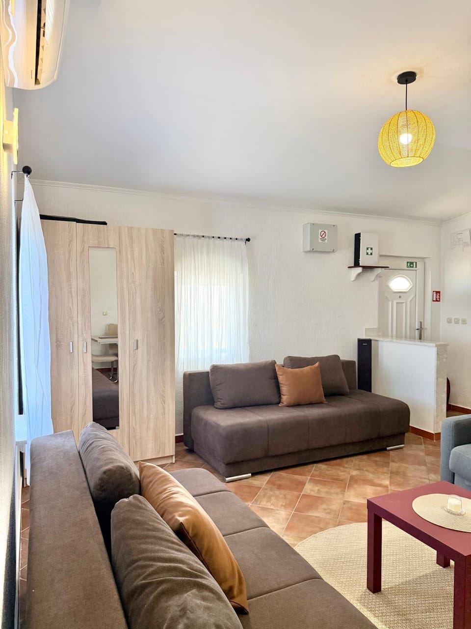 Communal lounge/ TV room, Living room, Seating area, air conditioner