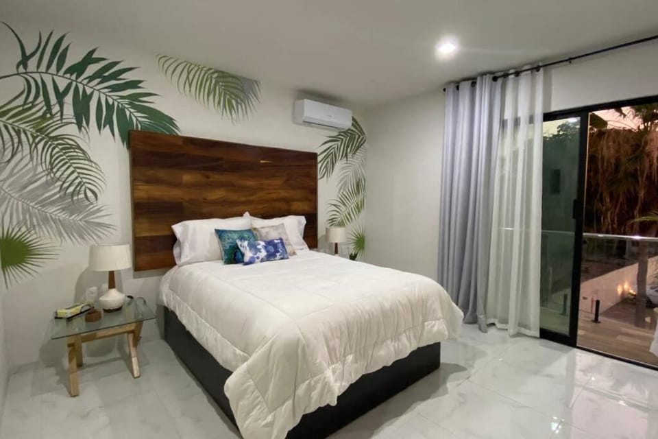 Photo of the whole room, Bedroom