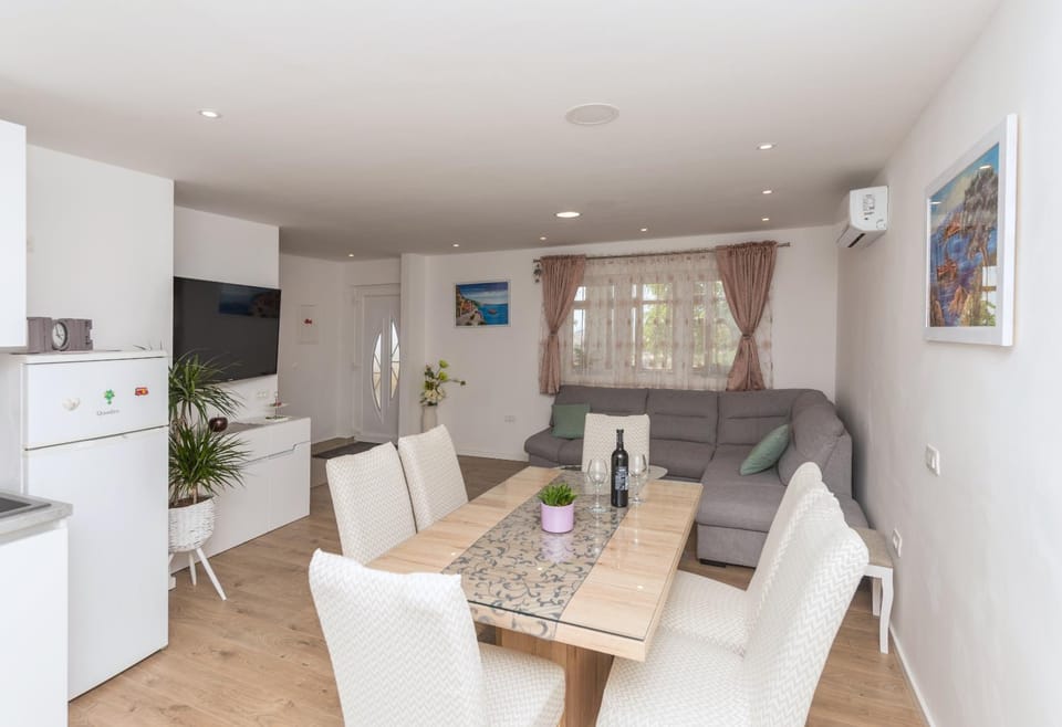 Apartment Strawberry Apartment in Makarska