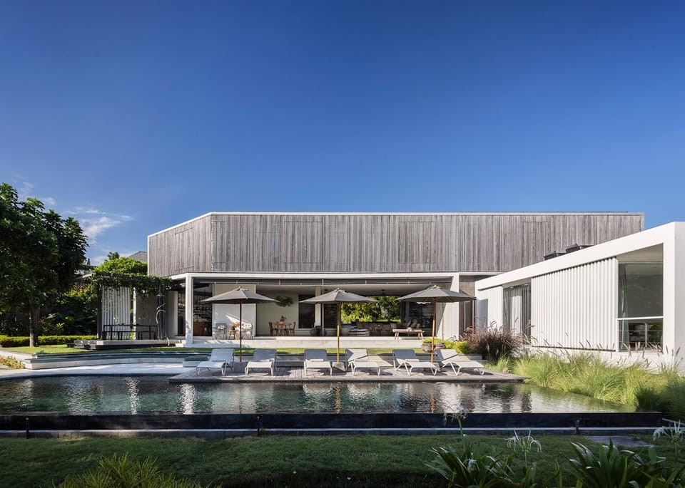 Property building, Day, Pool view, Swimming pool
