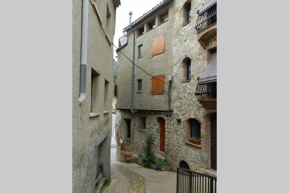 Property building, Street view, Quiet street view