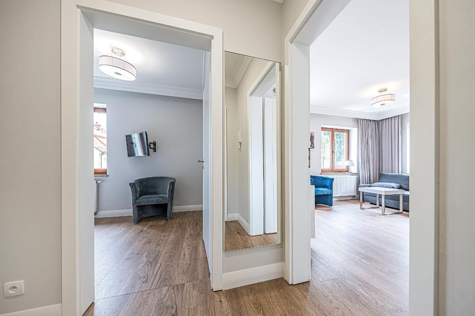 Bed, Living room, Photo of the whole room, Seating area, Bedroom