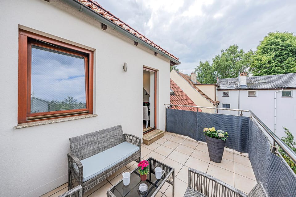 View (from property/room), Balcony/Terrace, Seating area