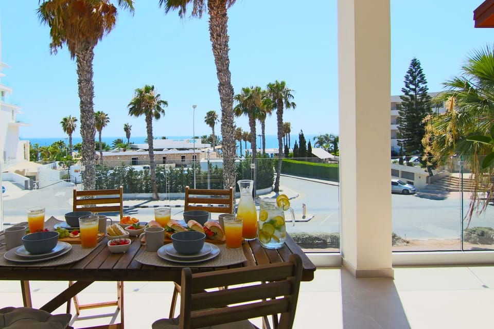 View (from property/room), Dining area, Beach, Sea view, Sea view