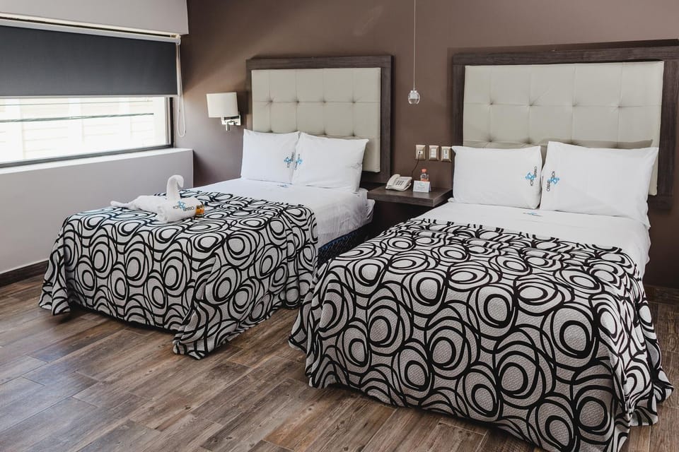 Photo of the whole room, Bedroom, City view