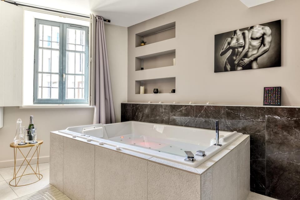 Hot Tub, Hot Tub, Spa and wellness centre/facilities, Bath
