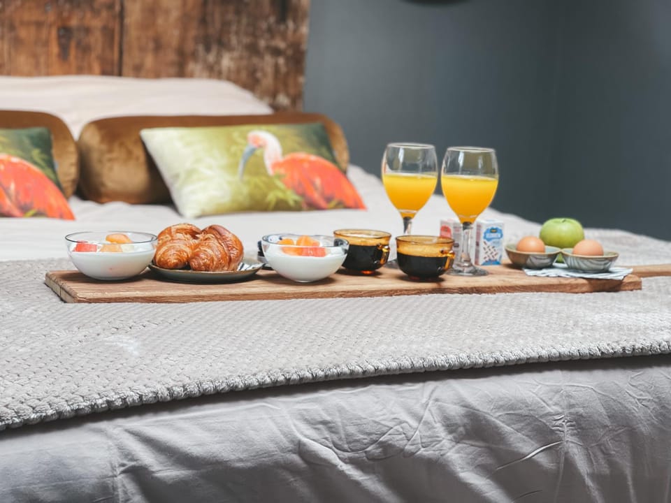 Bed, Buffet breakfast