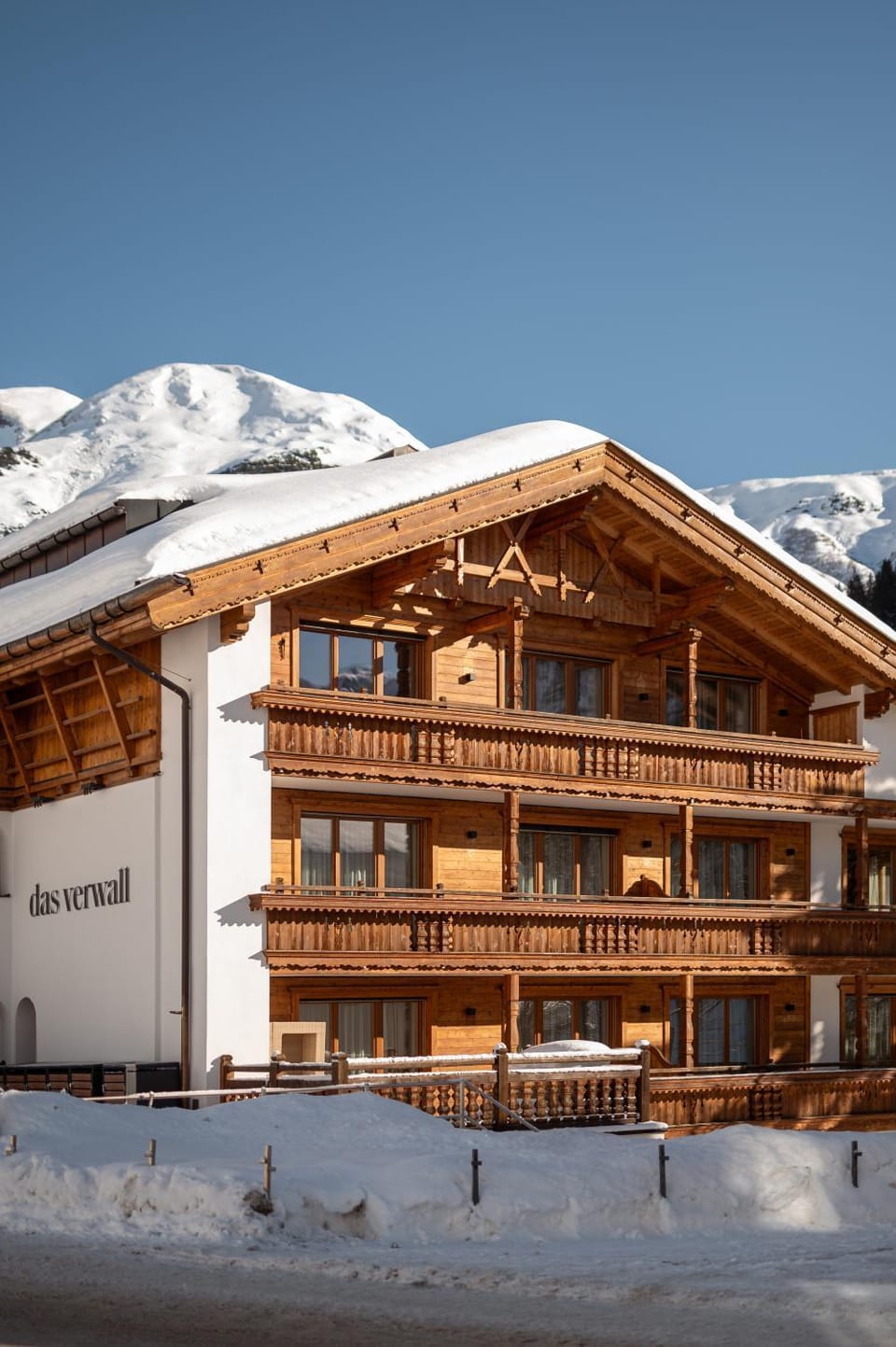 Property building, Day, Natural landscape, Winter, Mountain view