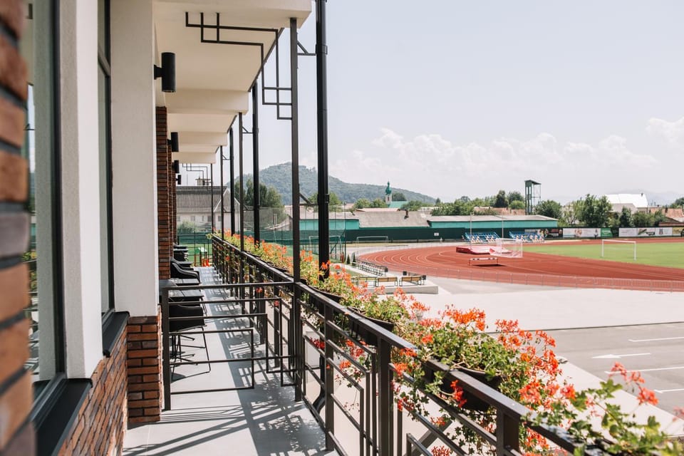 Balcony/Terrace, Mountain view