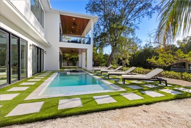 Swimming pool