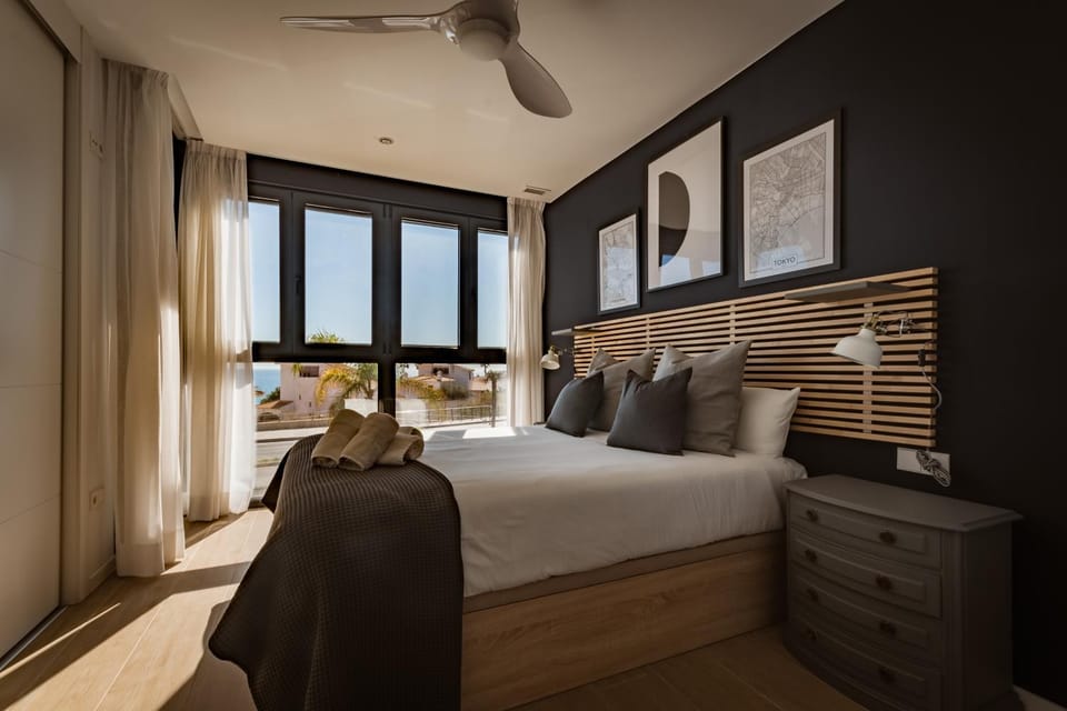 Modern sea front Sea Waves Apartment in Alicante