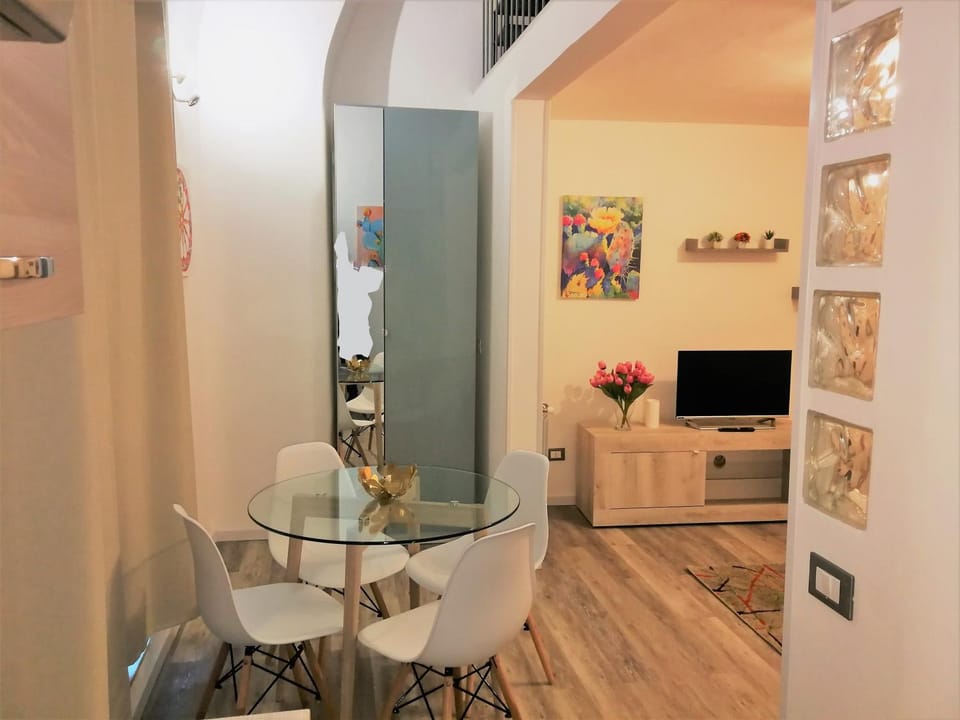TV and multimedia, Living room, Dining area