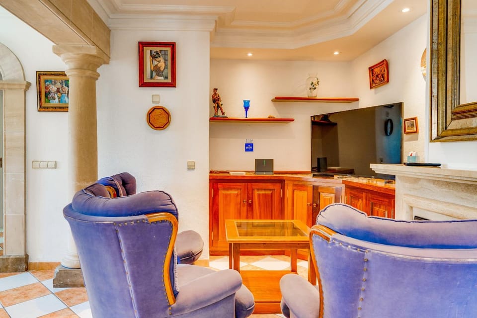 Communal lounge/ TV room, Living room