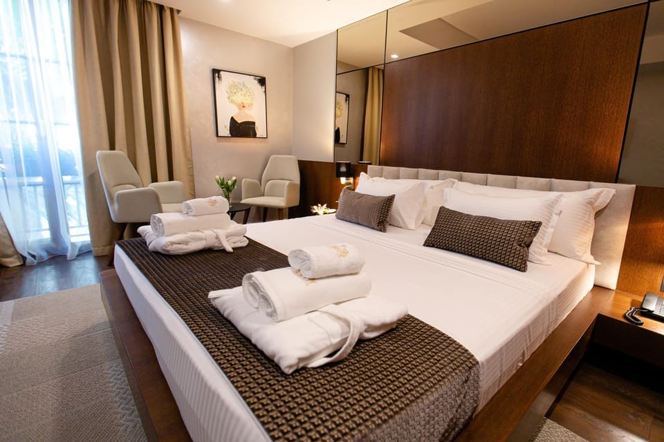 Bed, Photo of the whole room, Bedroom, towels