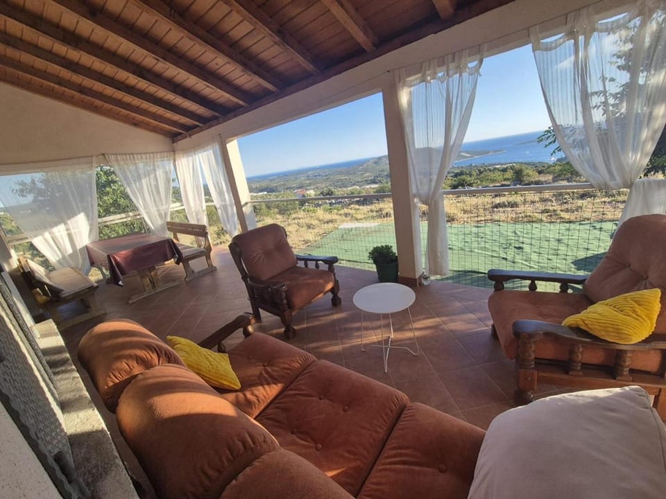 Seating area, City view, Garden view, Sea view