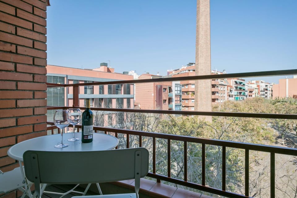 Balcony/Terrace, Street view