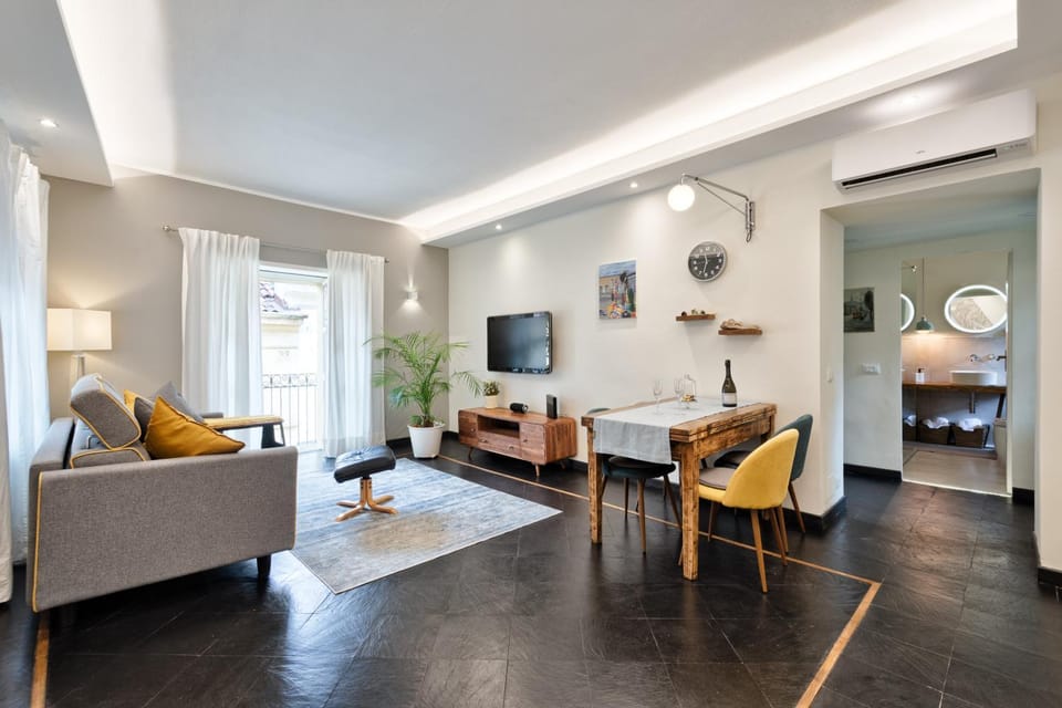 Communal lounge/ TV room, TV and multimedia, Living room, Seating area