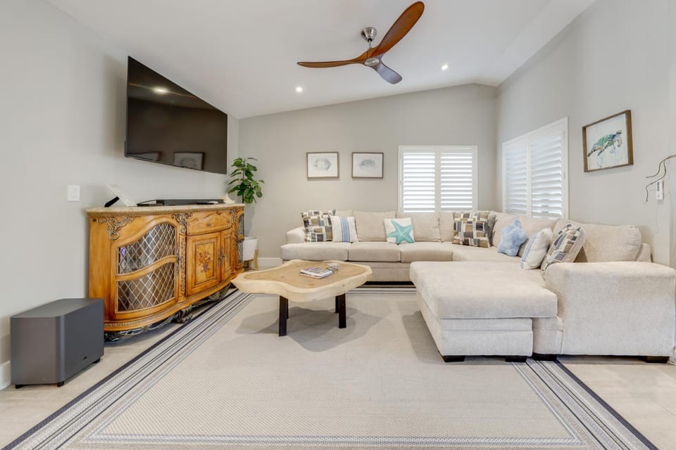 Upscale Home w/ Hot Tub: Walk to Pompano Beach! House in Pompano Beach