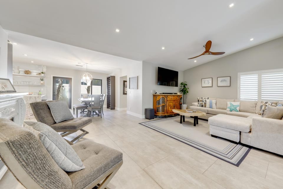 Upscale Home w/ Hot Tub: Walk to Pompano Beach! House in Pompano Beach