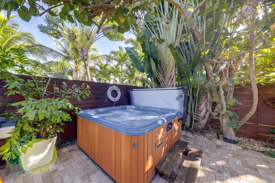 Upscale Home w/ Hot Tub: Walk to Pompano Beach! House in Pompano Beach