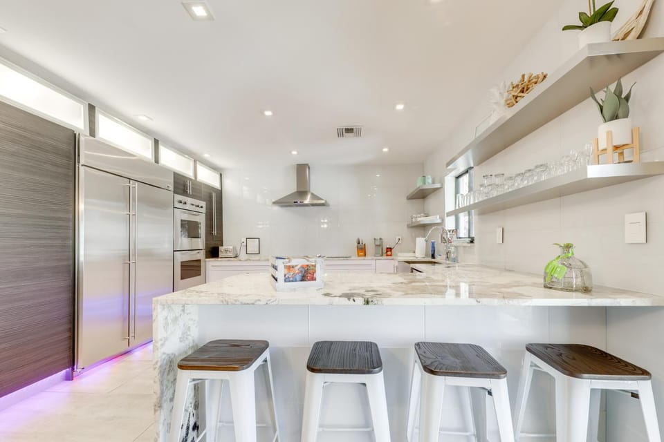 Upscale Home w/ Hot Tub: Walk to Pompano Beach! House in Pompano Beach
