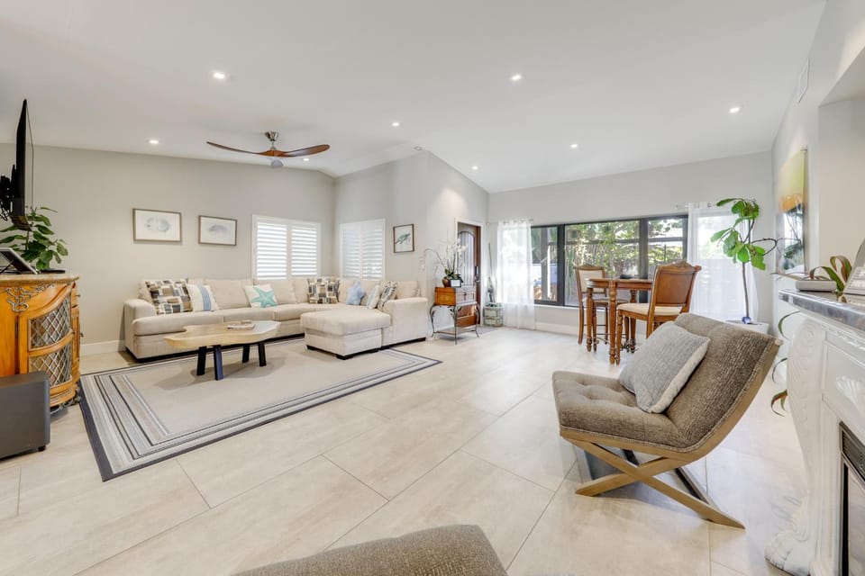 Upscale Home w/ Hot Tub: Walk to Pompano Beach! House in Pompano Beach