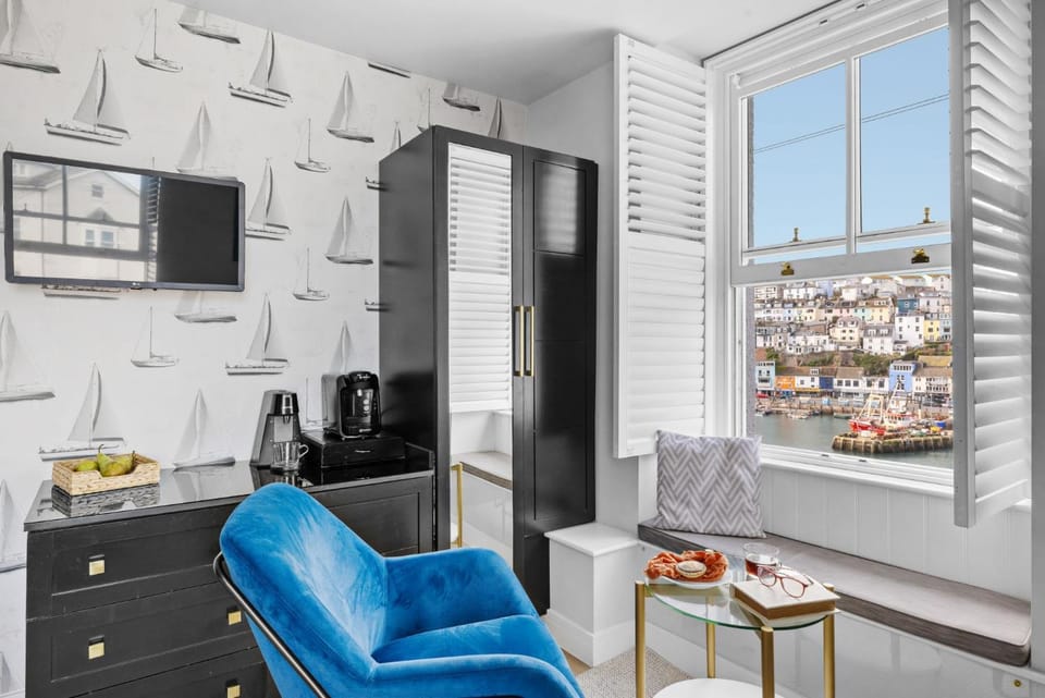 TV and multimedia, Coffee/tea facilities, Seating area, Sea view