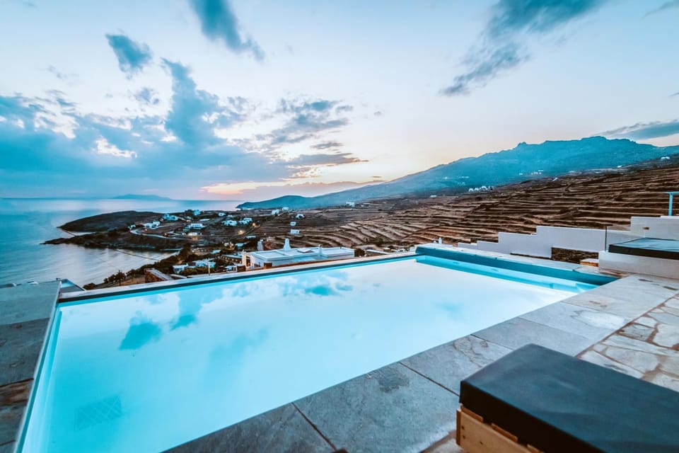 View (from property/room), View (from property/room), City view, Landmark view, Landmark view, Pool view, Sea view, Sea view, Swimming pool, Sunrise, Sunset