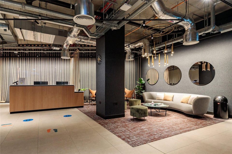 Air London City Airport 2 Bedroom Apartment Vacation rental in London