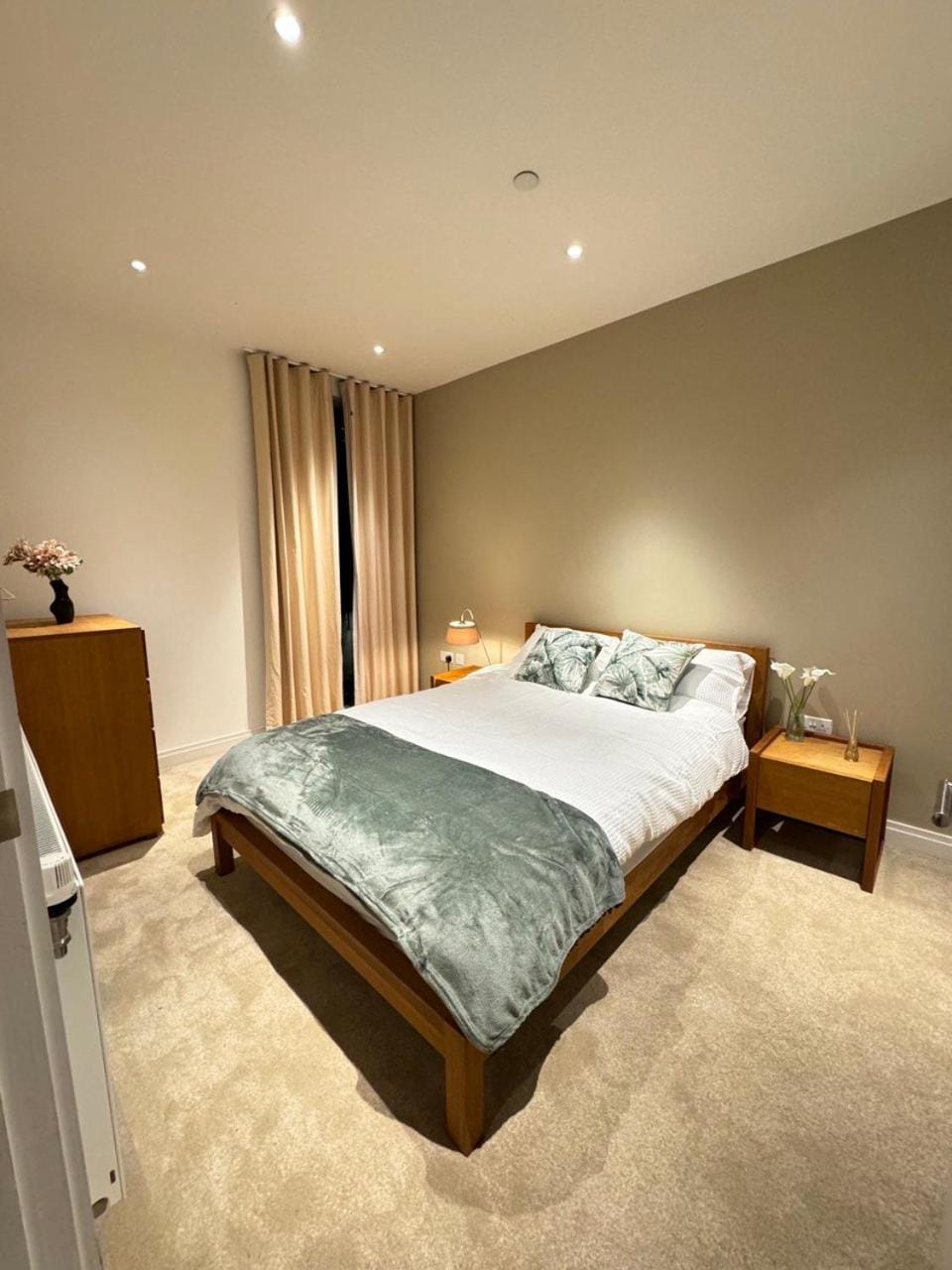 Air London City Airport 2 Bedroom Apartment Vacation rental in London