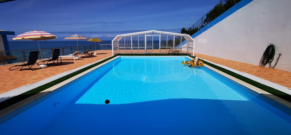 Swimming pool, sunbed