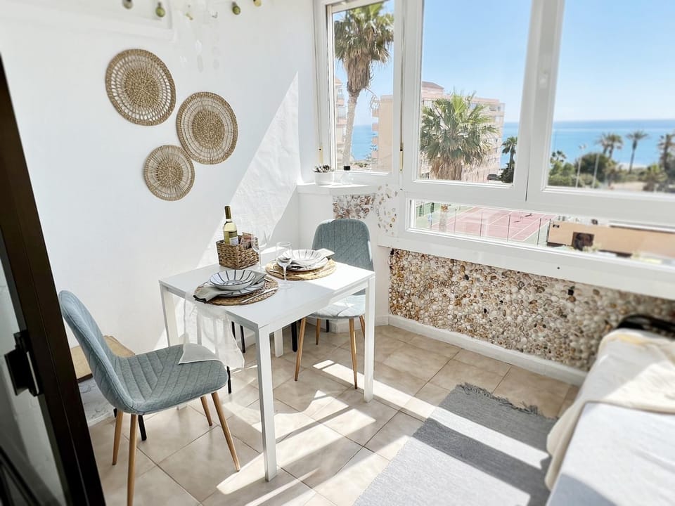 View (from property/room), Dining area, Sea view